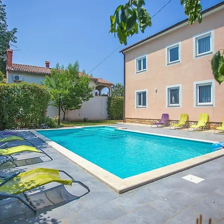 Stunning In Tar With Swimming Pool