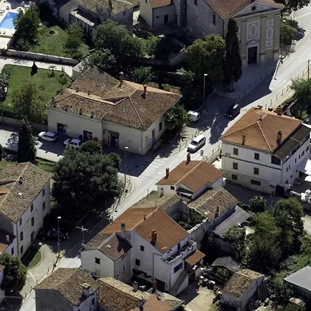 Apartman Stunning In Tar With Swimming Pool Frata
