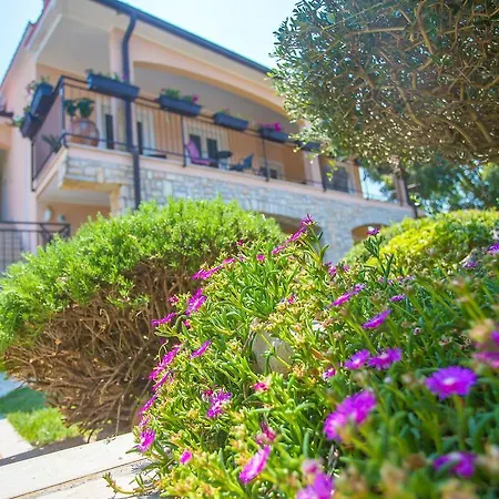 Apartman Stunning In Tar With Swimming Pool