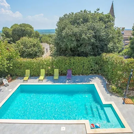 Stunning In Tar With Swimming Pool Frata